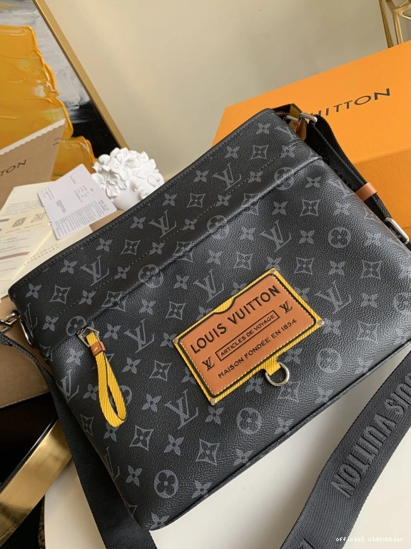 Official oldcobbler VUITTON LOUIS BAG MESSENGER 0710